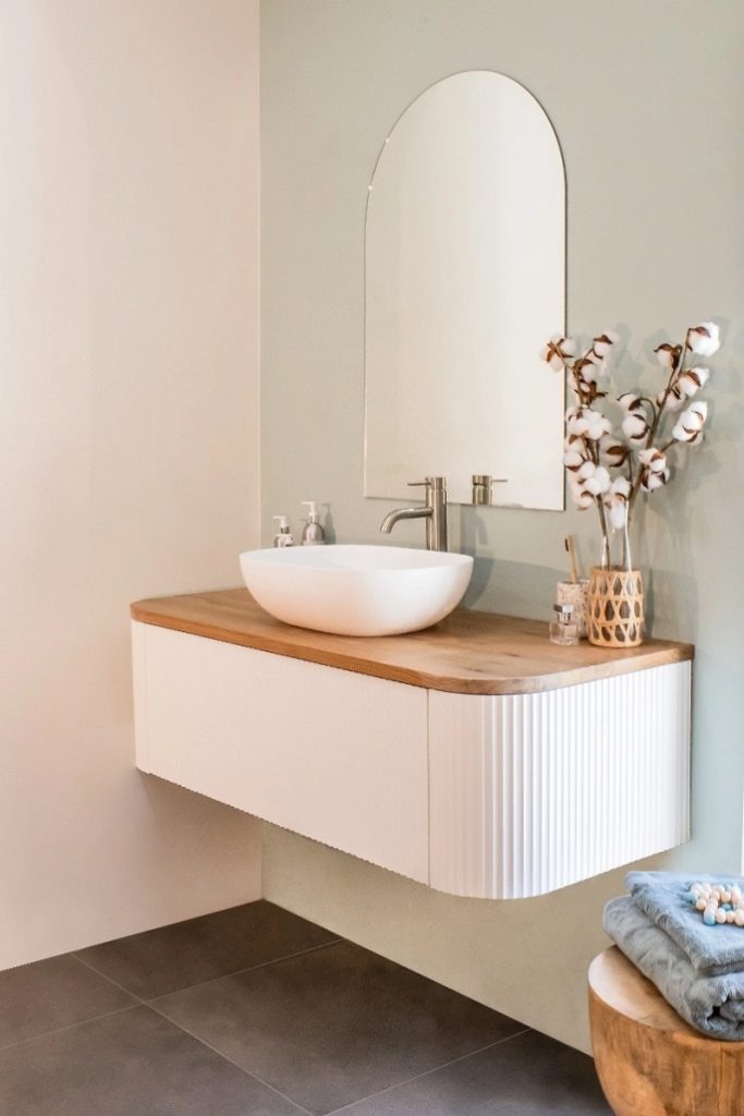 Bathroom vanity