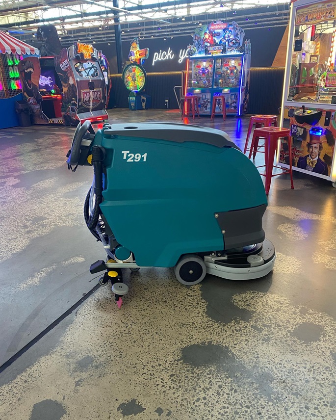 tennant floor scrubber	